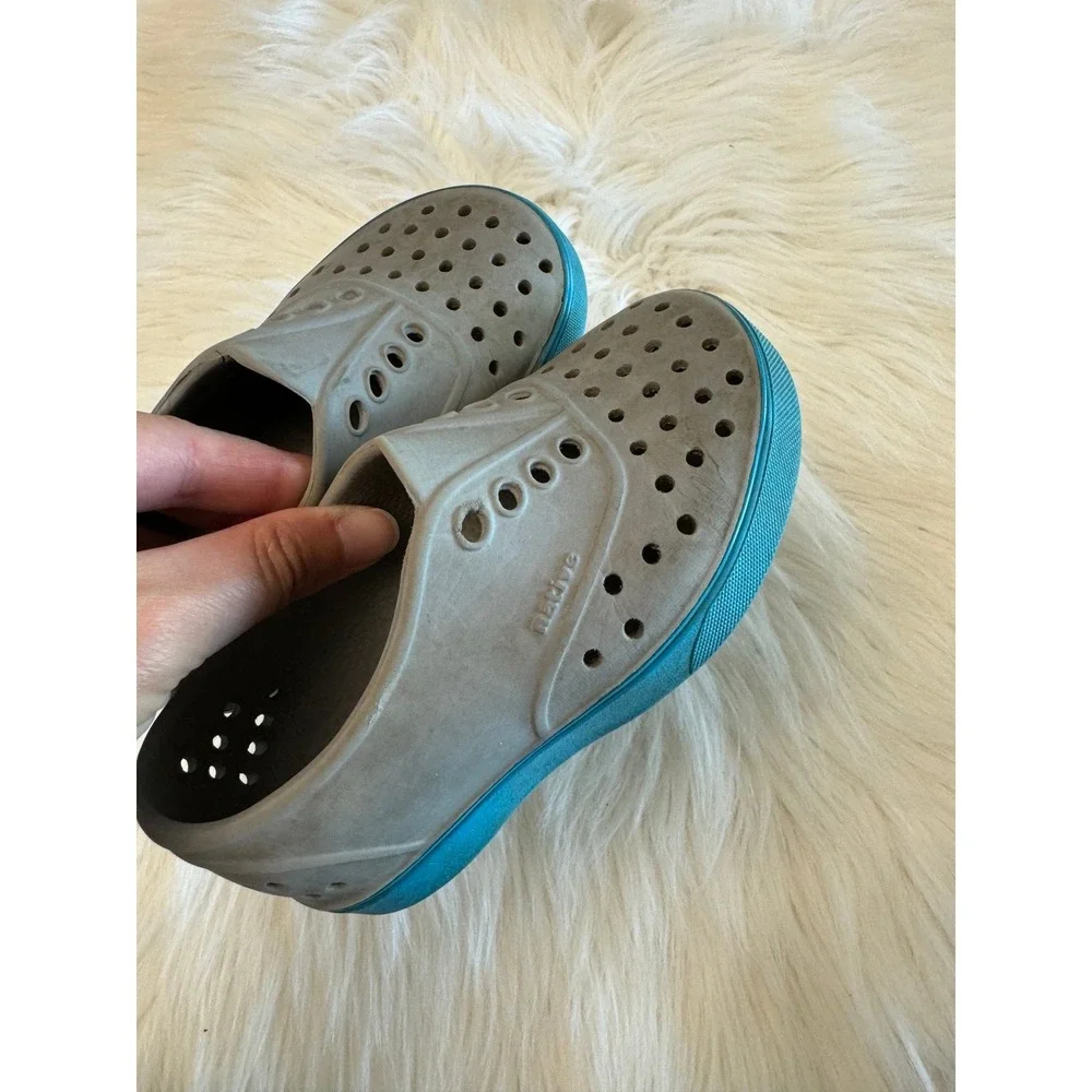 Gray native shoes size‎ 6 GUC